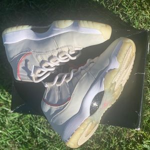 Jordan retro 11 platinum tints